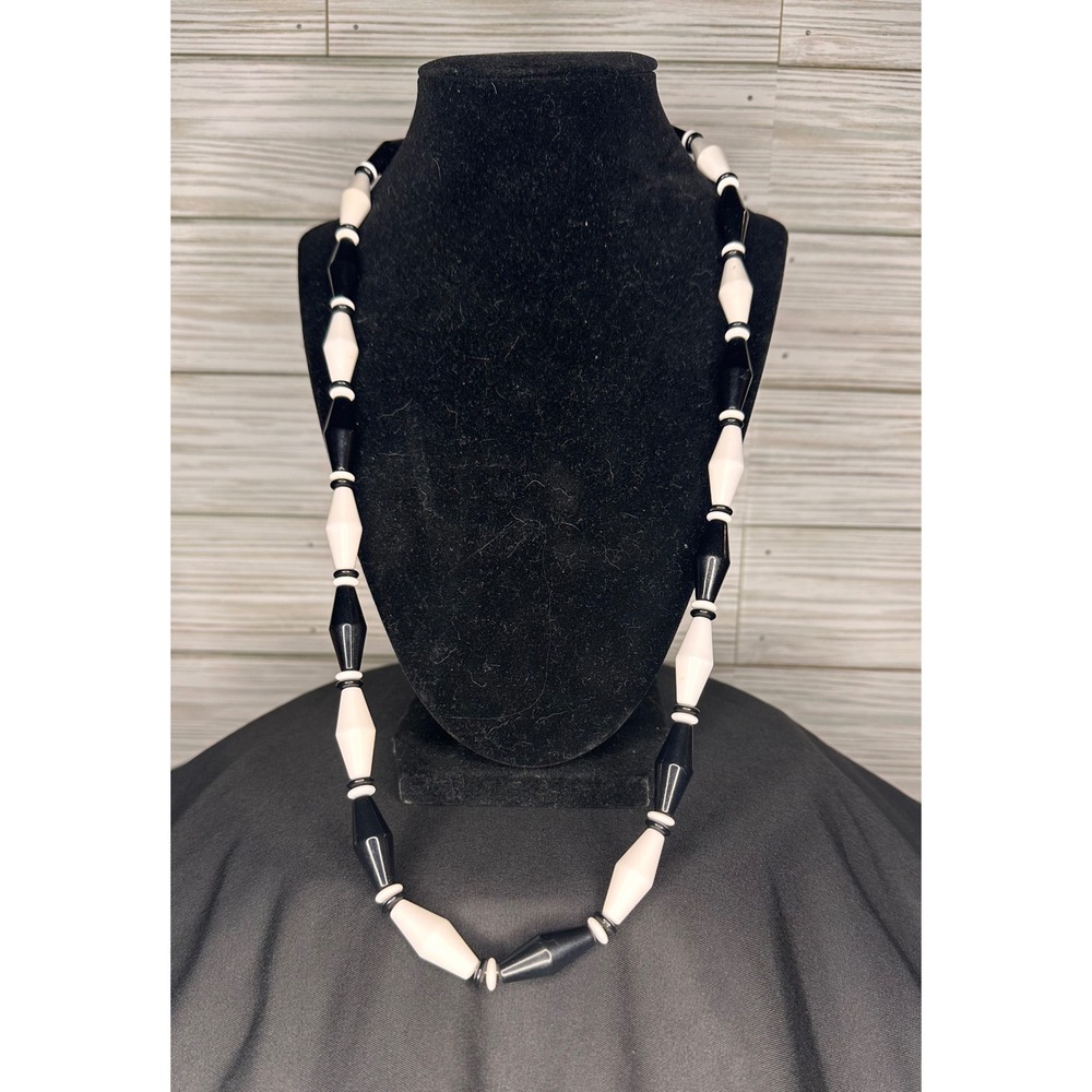 Avon Beaded Necklace Black White Excellent Vintage Geometric Mod Bicone